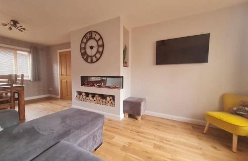 Dufftown Maison | York Street Retreat, modern cosy 2 bed with garden