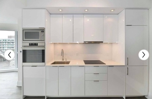 Bloor-Yorkville Copropriété | YORKVILLE LUXURY CORNER SUITE!
