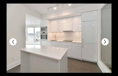 Bloor-Yorkville Copropriété | YORKVILLE LUXURY CORNER SUITE!