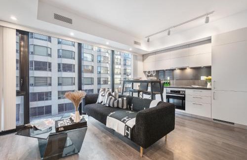 Bloor-Yorkville Appartement | Yorkville Plaza Suites - Pool & Hot Tub
