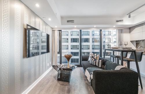 Bloor-Yorkville Appartement | Yorkville Plaza Suites - Pool & Hot Tub