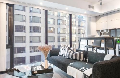 Bloor-Yorkville Appartement | Yorkville Plaza Suites - Pool & Hot Tub
