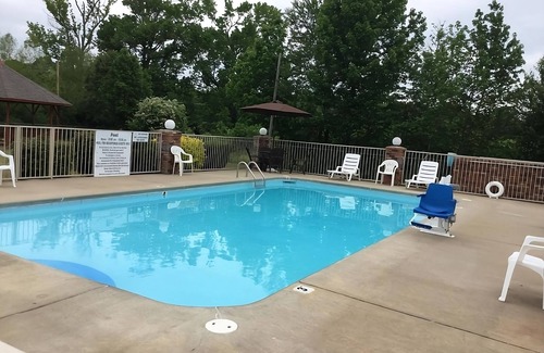 Cabot Maison | You Found It! 4 Comfortable Units, Free Breakfast & Parking, Pets Allowed, Pool