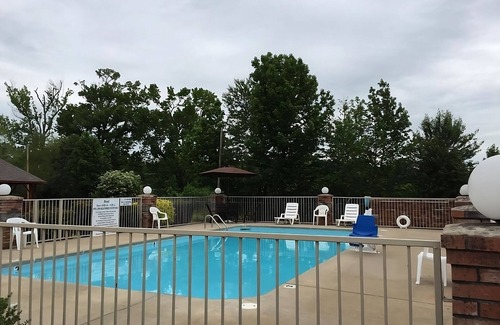 Cabot Maison | You Found It! 4 Comfortable Units, Free Breakfast & Parking, Pets Allowed, Pool