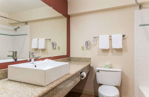 SeaTac Hôtel | Près des attractions. Unité confortable pour 4 personnes