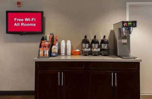 East Garden City Maison | You Found It! Minutes to City Cellar Wine Bar & Grill! Pets Allowed