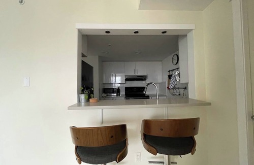 Crosstown Copropriété | You're in the heart of the action for entertainment and office!
