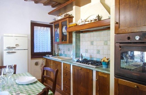 Pievefavera Maison | You will be greeted by a beautiful stone house with many amenities overlooking Lago di Borgiano.
