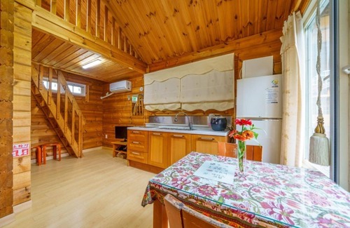 Suju Maison | Youngwol Your Castle Bed and Breakfast
