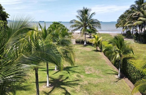 Puntarenas Lit Et Petit-Déjeuner | Your beachfront BnB paradise