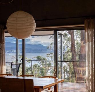 Dennes Point Maison | Your Bruny Island Beach Getaway