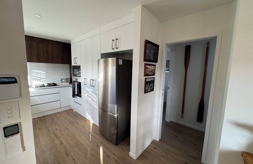 Browns Bay Cottage | Your coastal escape. Walk to the beach. Private spa, whole house access.