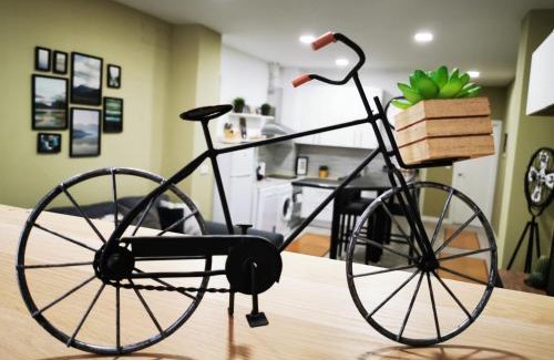 Palos de la Frontera Appartement | Your comfy stay in the Center of Madrid w parking