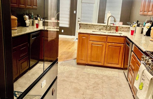Euless Maison | Your Cozy Home Away from Home, in a gated neighborhood!