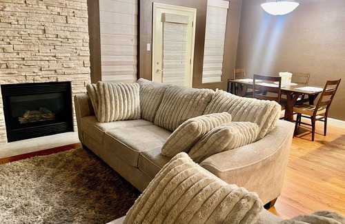 Euless Maison | Your Cozy Home Away from Home, in a gated neighborhood!