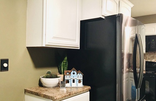 Ross Township Maison | Your Cozy Home in Pittsburgh w/King bed & Free Parking