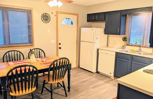 Council Bluffs Appartement | Remodeled apartment in quiet neighborhood