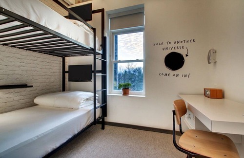 Foggy Bottom Hôtel | Your Gateway to D.C.: Cozy Hive Near White House – Perfect for Sightseers