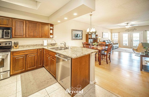Lago Vista Copropriété | Your Happy Place | 2 Bed, 2 Bath