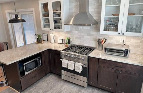 Northeast Maison | Your Happy Place Entire Home - With Parking!