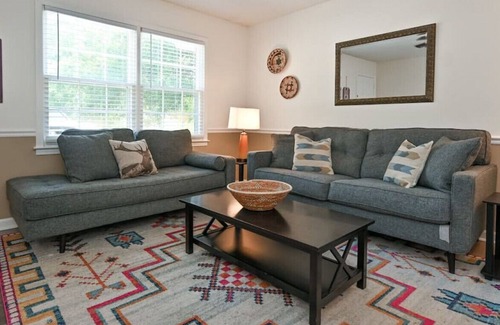 Commerce Maison | Your Home Away from Home!