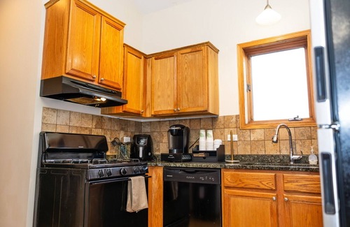 New City Appartement | Your Home Away from home -12 mins from Downtown