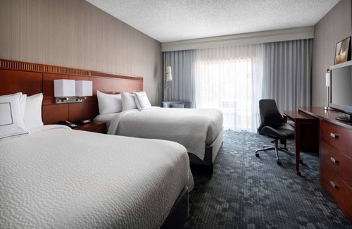 Camelback East Hôtel | Your Home Away From Home! w/ Outdoor Pool, Close to Historic Heritage Square