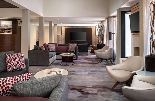 Camelback East Hôtel | Your Home Away From Home! w/ Outdoor Pool, Close to Historic Heritage Square
