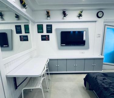 Goregaon West Appartement | Your home away from home