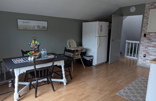 East Homer Maison | Your Home away from Home! Conveniently, centrally located, village home