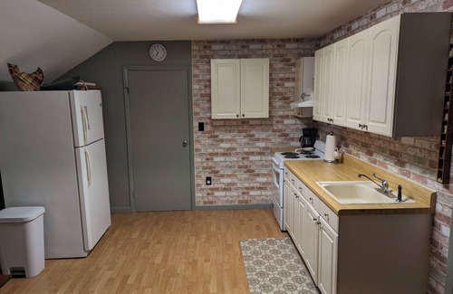 East Homer Maison | Your Home away from Home! Conveniently, centrally located, village home