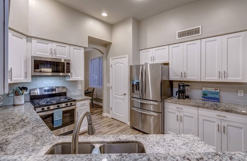 Monterra Knolls Maison | Your Home Away From Home in the Sunshine! Minutes from great amenities.