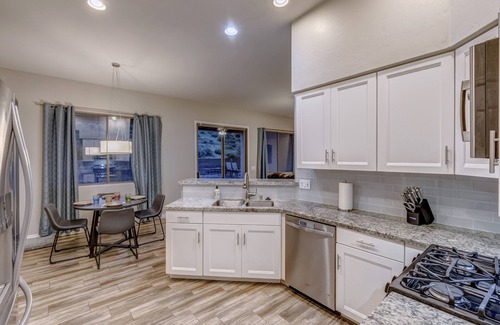 Monterra Knolls Maison | Your Home Away From Home in the Sunshine! Minutes from great amenities.