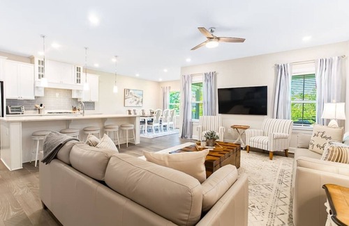 Lewes Maison | Your Home Away From HomeLuxury7BR House*Sleeps 14