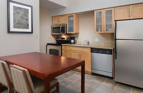 Northeast Heights Hôtel | Your Home Away from Home in Vibrant Albuquerque! Free Breakfast, Full Kitchen!