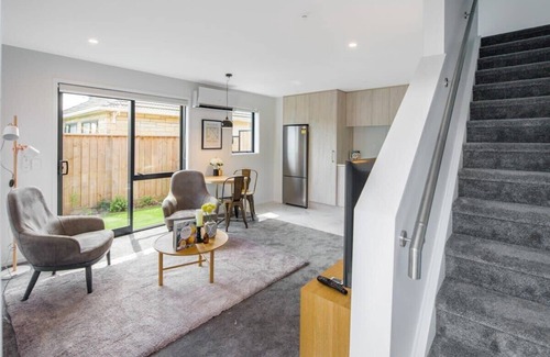 Lower Hutt Maison | Your Home for Night, or a Month!
