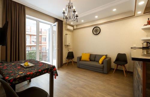 Saburtalo Appartement | Your Home Inn at Jikia's Green House-Central Tbilisi