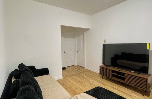 Queens Appartement | Your new NYC home: Peaceful room for rent in the heart of Astoria.