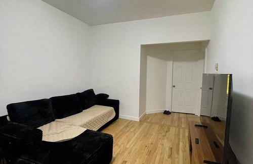 Queens Appartement | Your new NYC home: Peaceful room for rent in the heart of Astoria.