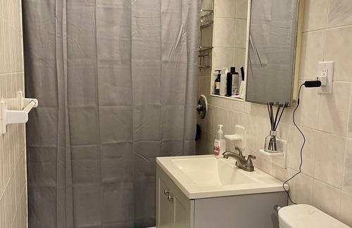 Queens Appartement | Your new NYC home: Peaceful room for rent in the heart of Astoria.