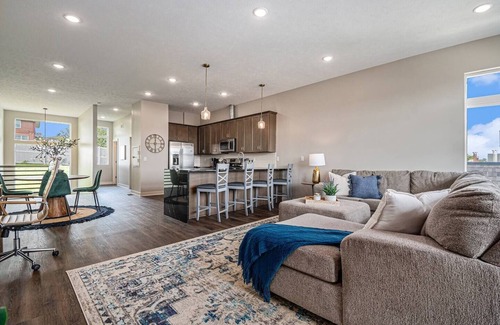 Omaha Maison | Midtown Luxury near UNMC