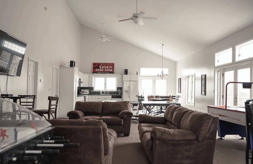 East Jewett Maison | **Your Own Carriage House**