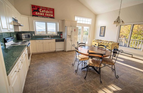 East Jewett Maison | **Your Own Carriage House**