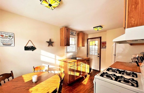Jewett Maison | ***Your Own Cottage***