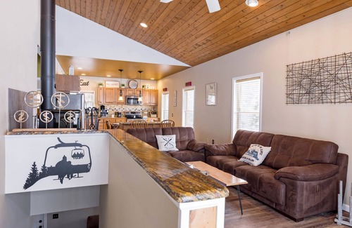 Union Dale Maison | Your Own Personal Ski - Skate - Fishing LODGE!