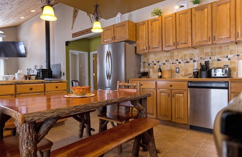 Union Dale Maison | Your Own Personal Ski - Skate - Fishing LODGE!