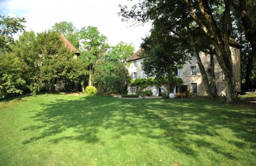 Buffard Maison | Votre paradis privé alliant charme, élégance et activités.