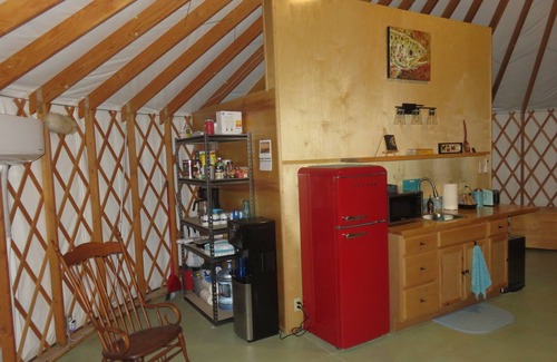 Buhl Maison | Your own private spa! Yurt with natural geothermal hot water.