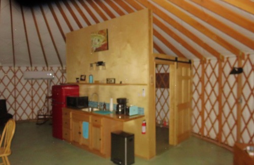 Buhl Maison | Your own private spa! Yurt with natural geothermal hot water.