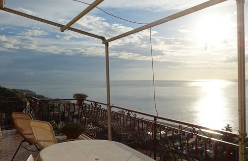 Letojanni Appartement | Terrasse exclusive avec vue sur la mer, dans une résidence privée, parc gratuit et wifi